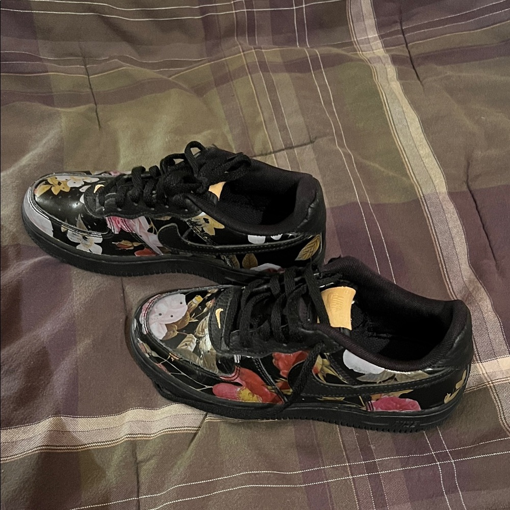 Youth Nike Black Floral Air Force 1  Sneakers 2Y